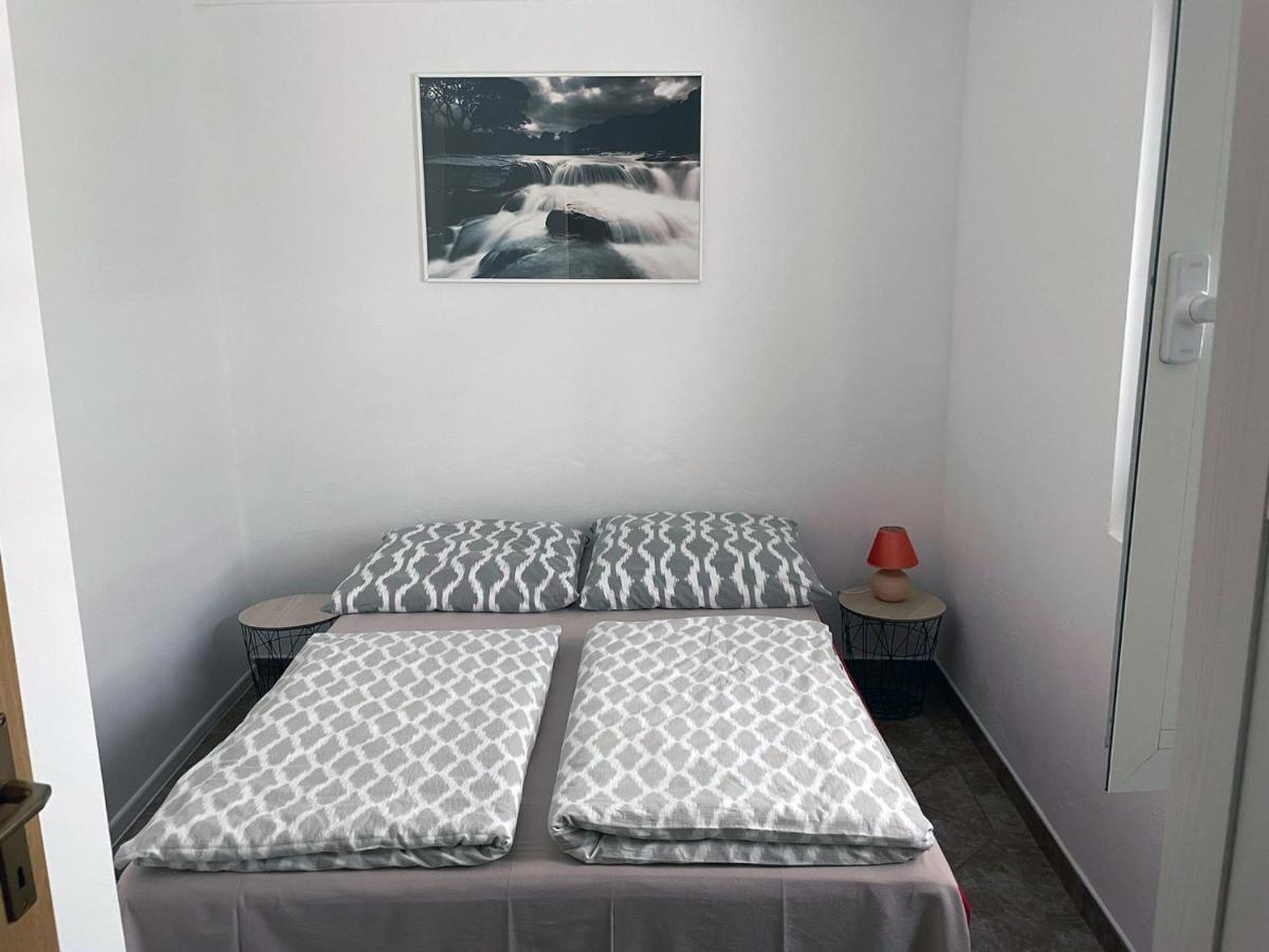 Apartment Anic Karlobag Kültér fotó